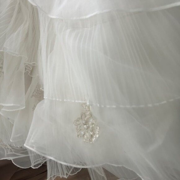 Custom wedding gown - Picture 8 of 16